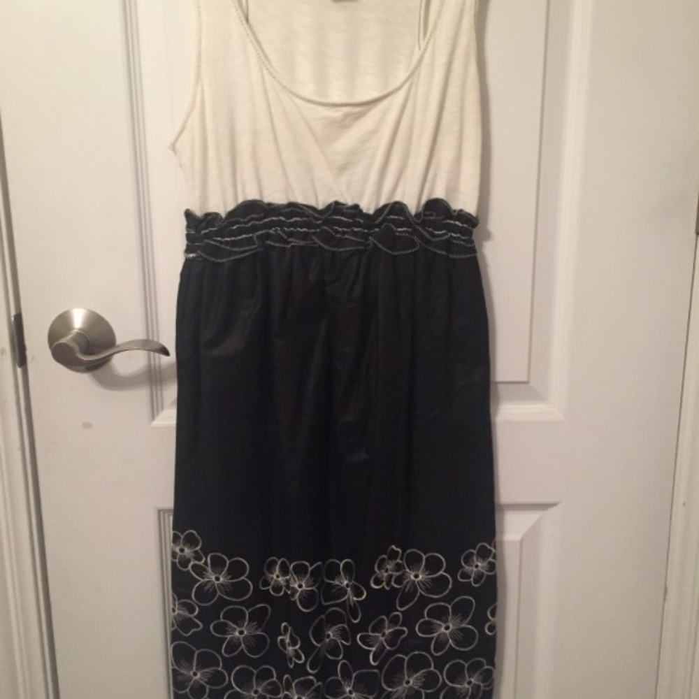 MAX Studio Black and White dress